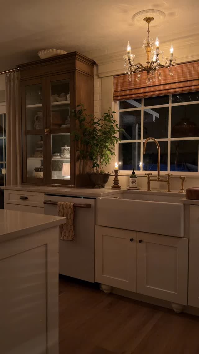 Candles ✔️Lights on a dimmer ✔️ I will never get over the nighttime glow ✨#homereels #reelsinspo
#interiorreels #homesof