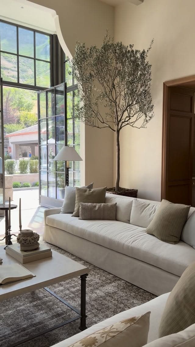 The most epic home tour!!! And yep, you heard that right…. 25,000 sq ft! Honestly this house is a true piece of art with