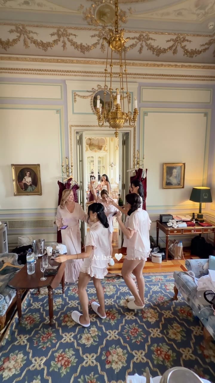 This is the exact wedding morning inspiration I always dreamed of ✨✨
Robes & PJs from @azazieofficial
There is nothin