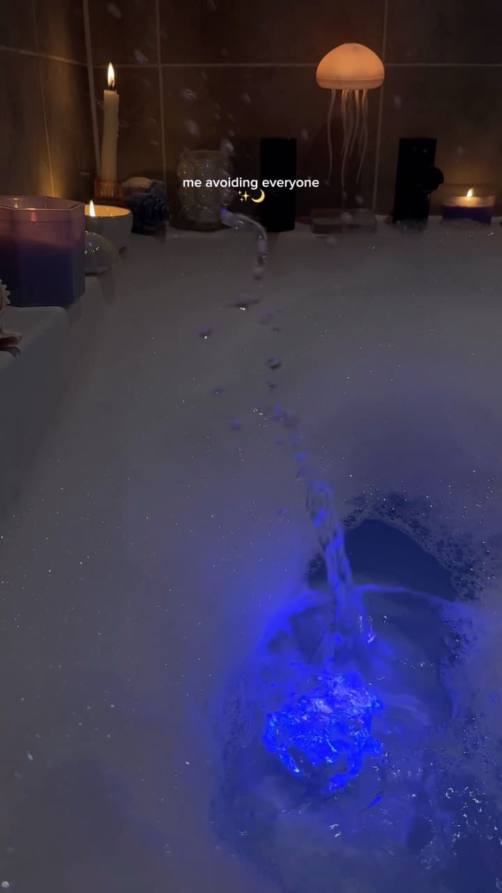 me avoiding everyone 🪷✨
#selfcare #bubbles #bathbomb #nightroutine #aesthetic
