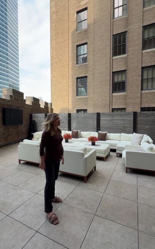 As promised, a full NYC apartment tour now that its furnished! #nycapartment #nycapartmenttour #tribeca #newyorkapartmen