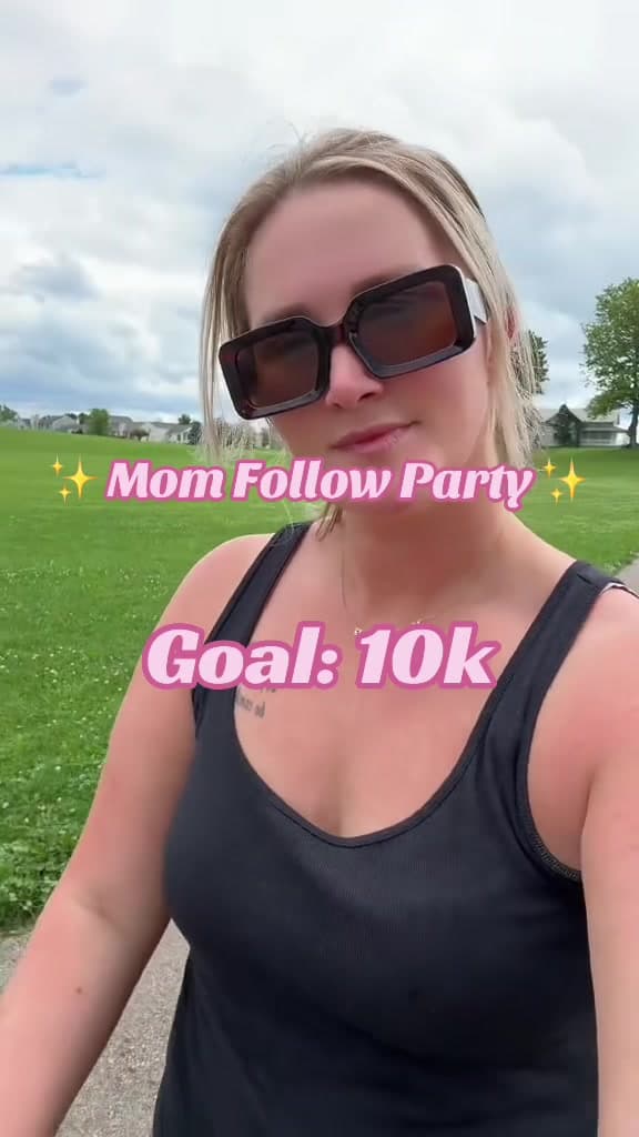 Mom Follow Party (annabookedbusy📚)